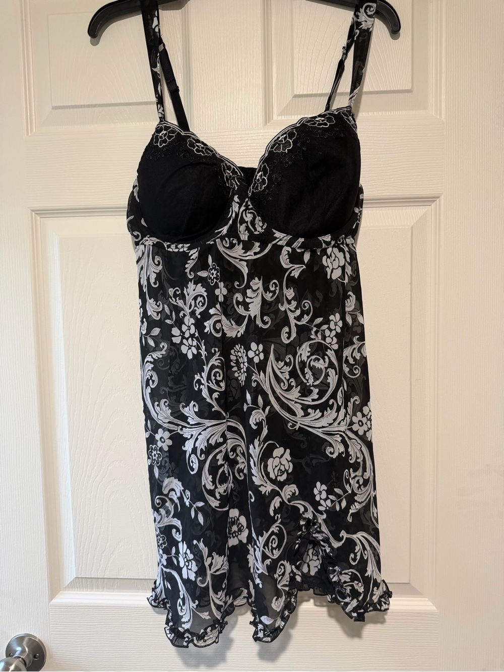 Black Floral Lace-Trim chemise - Women's lingerie size 1X plus size lingerie